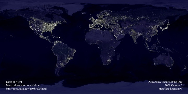 A Terra Vista do Espaço à Noite (*) - dê um clique na imagem para ver a versão em alta resolução
