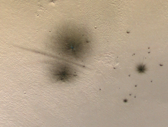 Impacto em Marte capturado pela Mars Reconnaissance Orbiter e tratado pelo HiRISE
